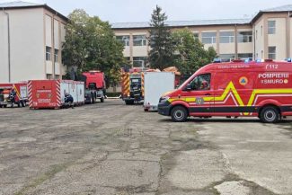 VIDEO Vrancea: Exercițiu de intervenție în cazul unui cutremur de 7,4 grade, la un colegiu din Focșani