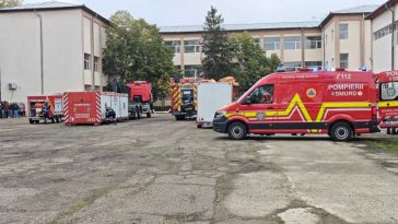 VIDEO Vrancea: Exercițiu de intervenție în cazul unui cutremur de 7,4 grade, la un colegiu din Focșani