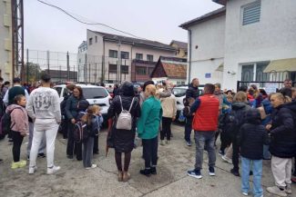 Bistrița-Năsăud: Consilierii școlari, solicitați de câțiva copii de la școala unde s-a produs atacul cu cuțitul