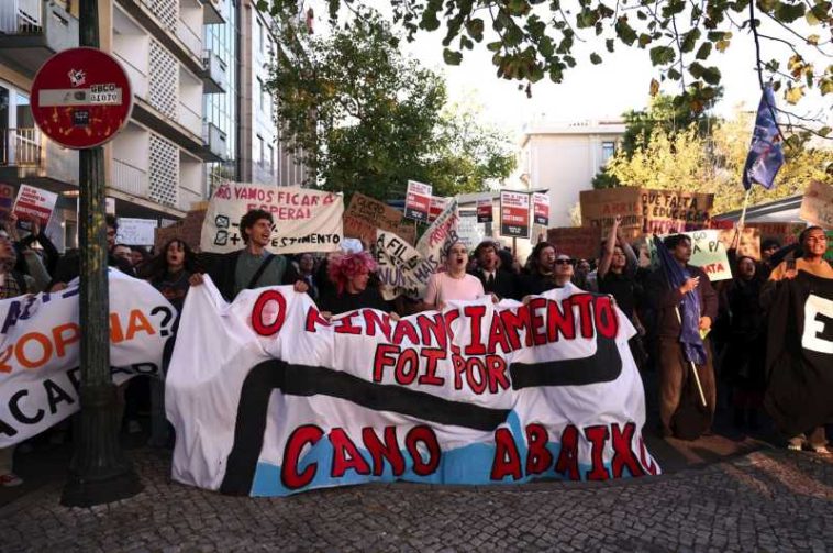 Portugalia: Studenții au protestat la Lisabona împotriva creșterii taxelor universitare
