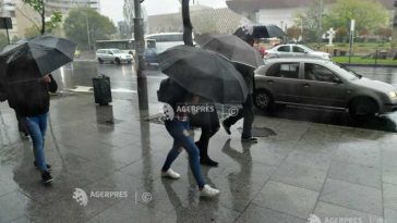 Meteo: Vreme închisă, vânt și ploi în București, în următoarele 48 de ore
