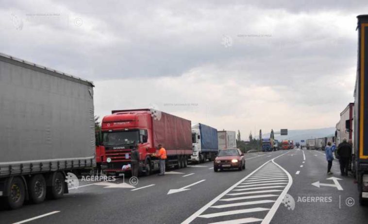 Arad: Restricție de circulație pentru TIR-uri, vineri, pe teritoriul Ungariei