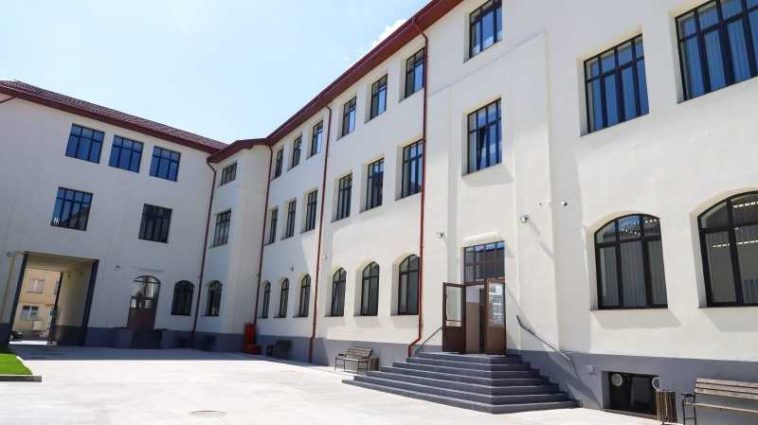 ISJ Argeș: Agresiunea de la Colegiul Tehnic ‘Armand Călinescu’ a avut loc în baie, în timpul unei pauze
