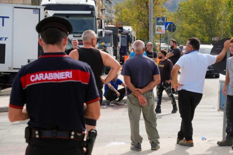 Camionagii italieni au redus intensitatea protestelor pe măsură ce Guvernul pregătește măsuri de sprijin