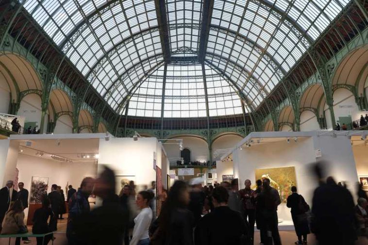 Manifestații în Franța/Târgul Art Basel Paris își închide porțile cu două zile mai devreme