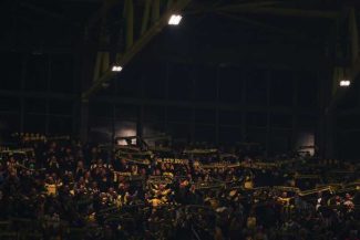 Fotbal: Borussia Dortmund lansează o inițiativă să-i țină pe suporteri atenți la meci fără să folosească smartphone-ul