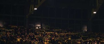 Fotbal: Borussia Dortmund lansează o inițiativă să-i țină pe suporteri atenți la meci fără să folosească smartphone-ul