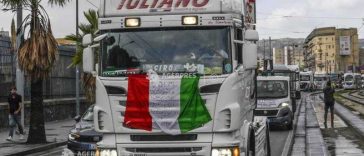 Italia: Ultimele blocaje rutiere instituite ca protest față de creșterile de prețuri la combustibil au fost eliminate în Campania