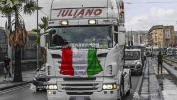 Italia: Ultimele blocaje rutiere instituite ca protest față de creșterile de prețuri la combustibil au fost eliminate în Campania