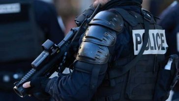 Franța: Cel puțin un mort după ce un bărbat a deschis focul în stradă, în apropiere de Paris