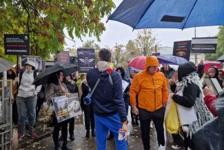VIDEO REPORTAJ/Vrancea: Peste 100 de iubitori de animale au protestat împotriva redeschiderii adăpostului de câini de la Suraia și au cerut…