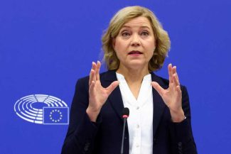 Un grup de eurodeputați cere măsuri împotriva rețelelor sociale, în contextul violențelor din Franța, Italia și Belgia