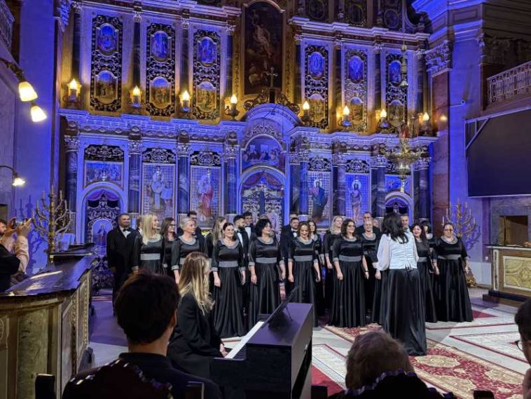 Bihor: Festivalul “Francisc Hubic” de la Oradea, o sărbătoare a cântului coral, armoniei şi credinţei (FOTO/VIDEO)