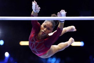 Gimnastică artistică: Americanca Skye Blakely, noua campioană mondială la individual compus