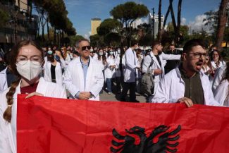 Albania: O nouă zi de mobilizare împotriva prim-ministrului Edi Rama