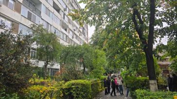 ISUBIF: Locatari evacuați dintr-un bloc din Sectorul 6 unde a apărut o crăpătură între două scări (GALERIE FOTO)
