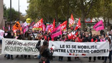 Franța: Mii de persoane protestează la Orleans împotriva extremei drepte înaintea congresului lui Marine Le Pen (GALERIE FOTO)
