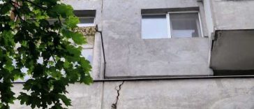 Imobil cu fisuri/ Irinel Precup (ISUBIF): S-au constatat mișcări la fațada blocului; 65 de persoane au fost evacuate