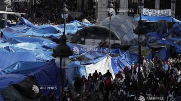 Spania/Alegeri: Proteste pentru apărarea pensiilor publice, în timp ce premierul promite protejarea dreptului la avort și eutanasie