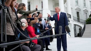 Donald Trump spune că ar putea muta sala de presă de la Casa Albă