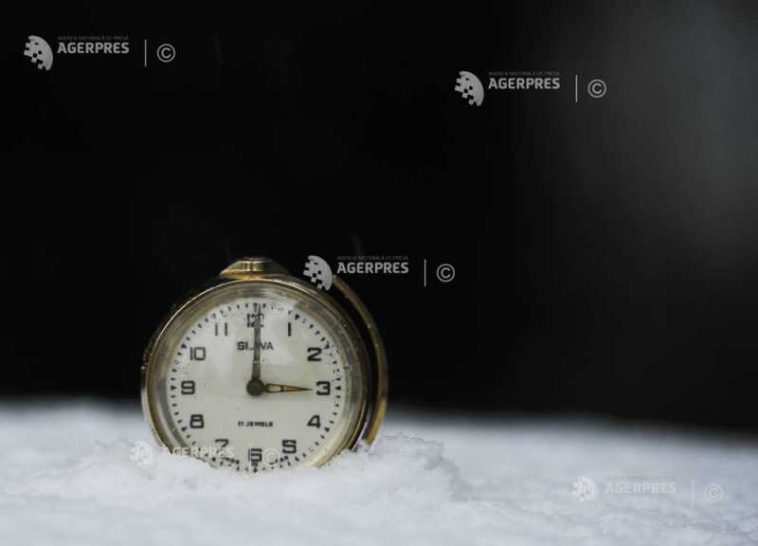DOCUMENTAR: România revine la ora oficială Timpul Legal Român (24-25 octombrie)