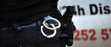 Alba: Un bărbat a intrat în sediul Poliției cu o armă și o grenadă de airsoft și i-a cerut unui agent să îl împuște