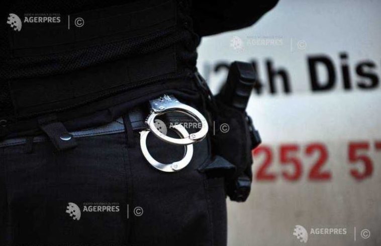 Alba: Un bărbat a intrat în sediul Poliției cu o armă și o grenadă de airsoft și i-a cerut unui agent să îl împuște