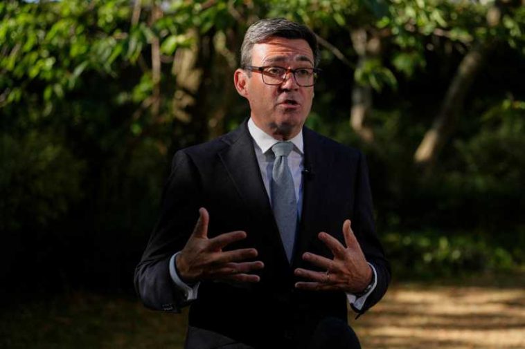 Prim-ministrul britanic Andy Burnham solicită o ”discuție sinceră” privind libera circulație în cadrul UE