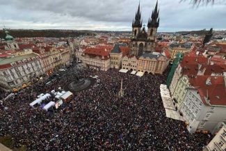 Zeci de mii de cehi protestează împotriva reformei mass-media ca posibilă modalitate de cenzură (FOTO/VIDEO)