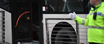 Accident în Ilfov între un autobuz și o autoutilitară; două persoane sunt blocate