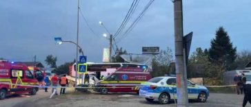 VIDEO UPDATE Accident în Ilfov între un autobuz şi o autoutilitară; două persoane – transportate la spital