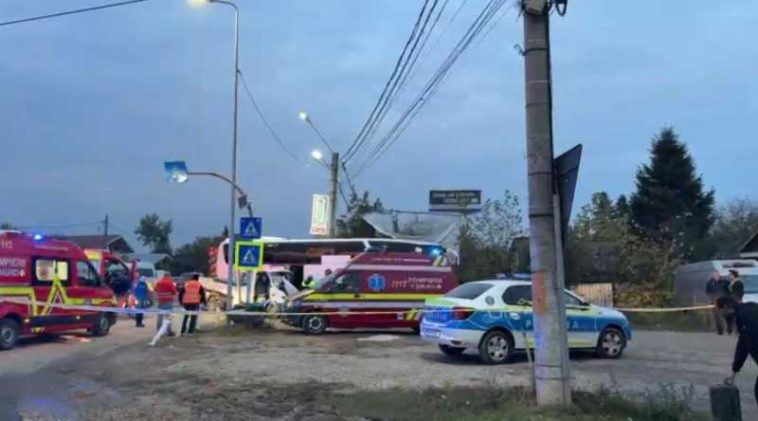 VIDEO UPDATE Accident în Ilfov între un autobuz şi o autoutilitară; două persoane – transportate la spital