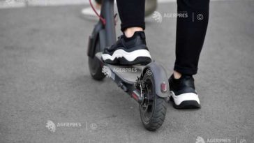 Senat: Conducătorii de trotinete și biciclete electrice – obligați să poarte cască de protecție la deplasarea pe drumurile publice