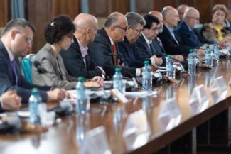 Reducerea prețului la energie, eliminarea IMCA și acordarea voucherelor de vacanță, printre măsurile propuse premierului de IMM România