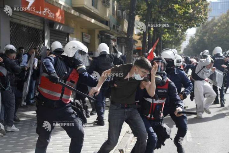 Albania: Anchetă în legătură cu rănirea a 20 de persoane de către poliție la protestele violente de la Tirana