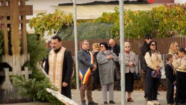 AnulBrâncuși/Gorj: Procesiune dedicată împlinirii a 88 de ani de la inaugurarea Ansamblului Monumental ‘Calea Eroilor’ de la Târgu Jiu