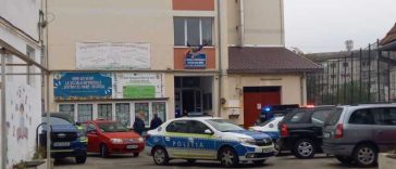 Bistrița-Năsăud: Elevul de 13 ani, autorul atacului cu cuțitul dintr-o școală, externat de la Psihiatrie și dus la audieri