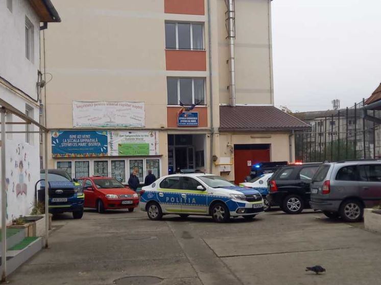 Bistrița-Năsăud: Elevul de 13 ani, autorul atacului cu cuțitul dintr-o școală, externat de la Psihiatrie și dus la audieri