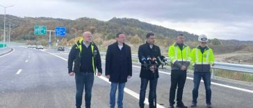 Ministrul Transporturilor spune că vor fi întârzieri pe loturile 2 și 3 ale autostrăzii Sibiu-Pitești; lotul 4 se deschide luna viitoare