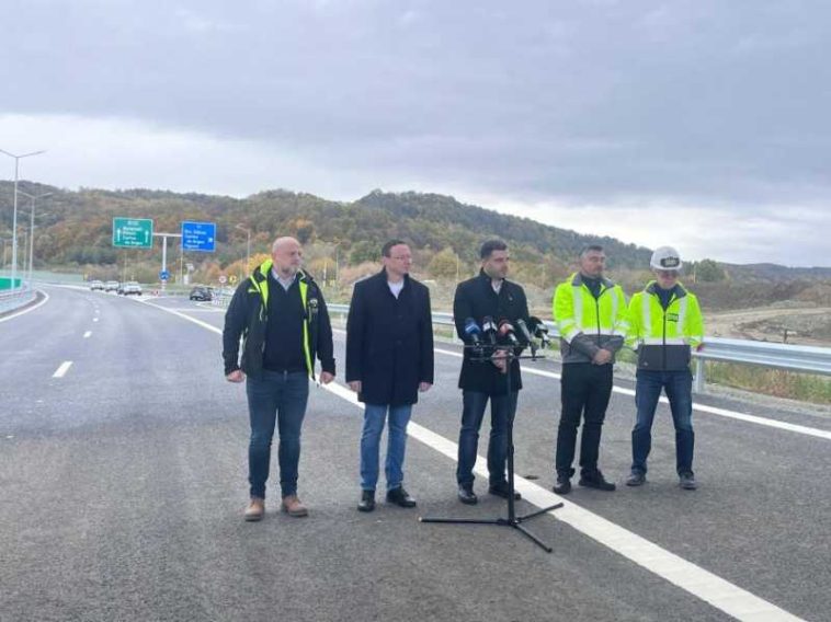 Ministrul Transporturilor spune că vor fi întârzieri pe loturile 2 și 3 ale autostrăzii Sibiu-Pitești; lotul 4 se deschide luna viitoare