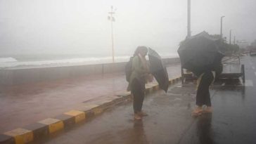 Ciclonul Arnab va atinge uscatul pe coastele estice ale Indiei