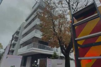 Pompierii au reușit să localizeze incendiul de la mansarda unui bloc din Sectorul 1