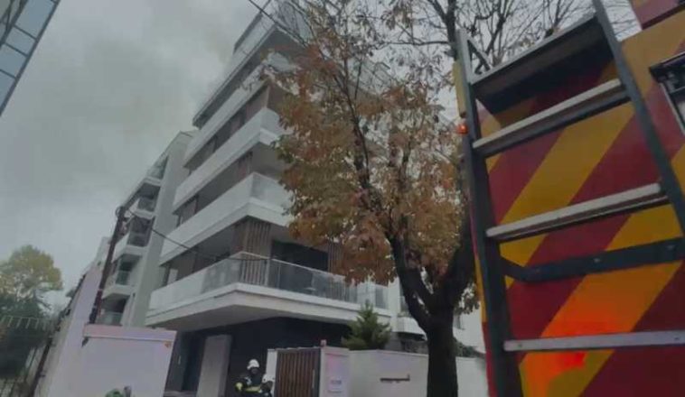 Pompierii au reușit să localizeze incendiul de la mansarda unui bloc din Sectorul 1