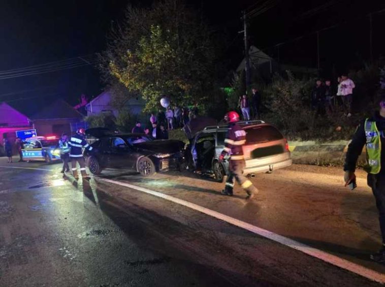 Sibiu: Cinci persoane implicate într-un accident la Șeica Mare; traficul pe DN 14, blocat total