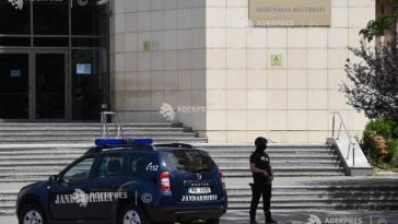 Mandat de arestare pentru primarul din Slănic Moldova, prins cu mită de procurori