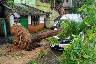 India/ Cel puțin 6 morți în urma ciclonului Arnab
