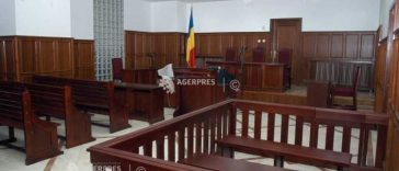 Un bărbat a fost arestat preventiv după ce i-a amenințat cu bătaia pe magistrați în sala de judecată