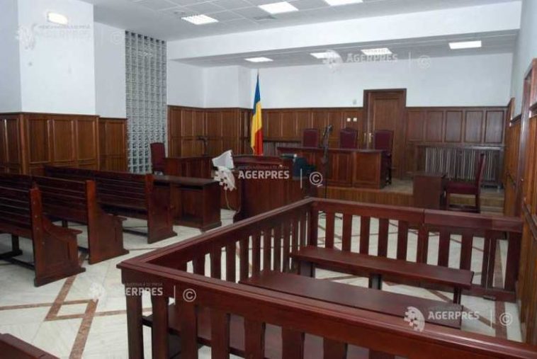 Un bărbat a fost arestat preventiv după ce i-a amenințat cu bătaia pe magistrați în sala de judecată