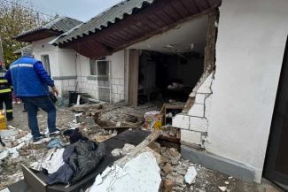 Prahova: Explozie neurmată de incendiu într-o locuință din Gorgota; un bărbat a fost rănit