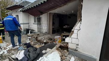 Prahova: Explozie neurmată de incendiu într-o locuință din Gorgota; un bărbat a fost rănit